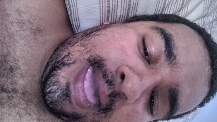 Raziel de boca aberta