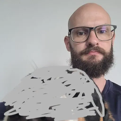 bonito, careca, barba castanha, olhos esverdeados, óculos quadrado, óculos armação preta, 35 anos, musculoso, definido