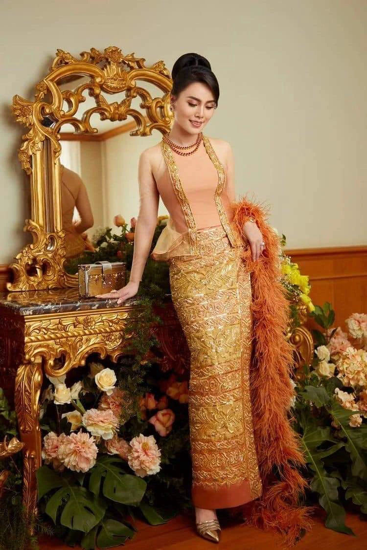 Myanmar female dashion