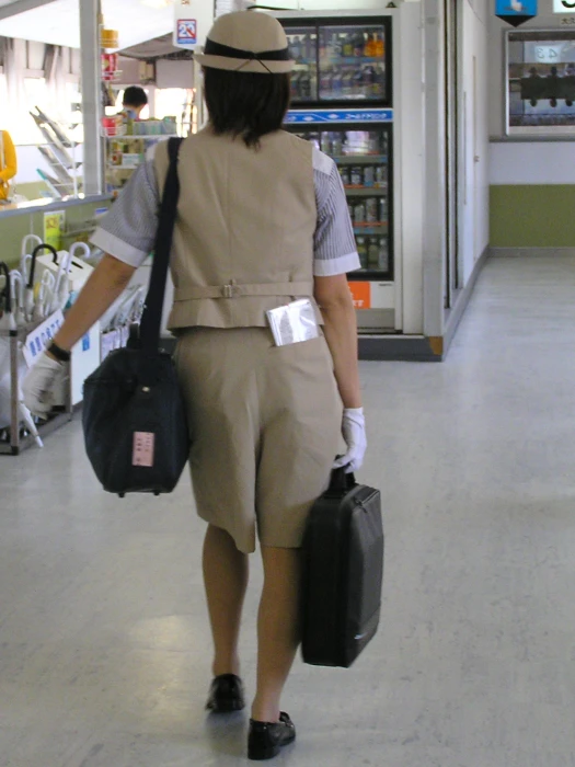 JR Woman Train crew uniform beige_rel_260420
