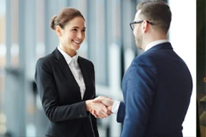 Videos de apretones de manos personales con IA