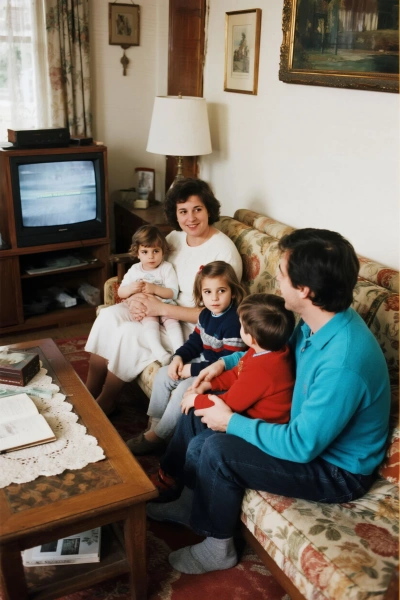 Foto familiar en el salón de los años 90