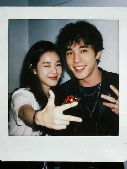 trend da foto Polaroid com famoso