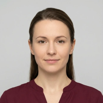 Foto de pasaporte estándar con fondo gris