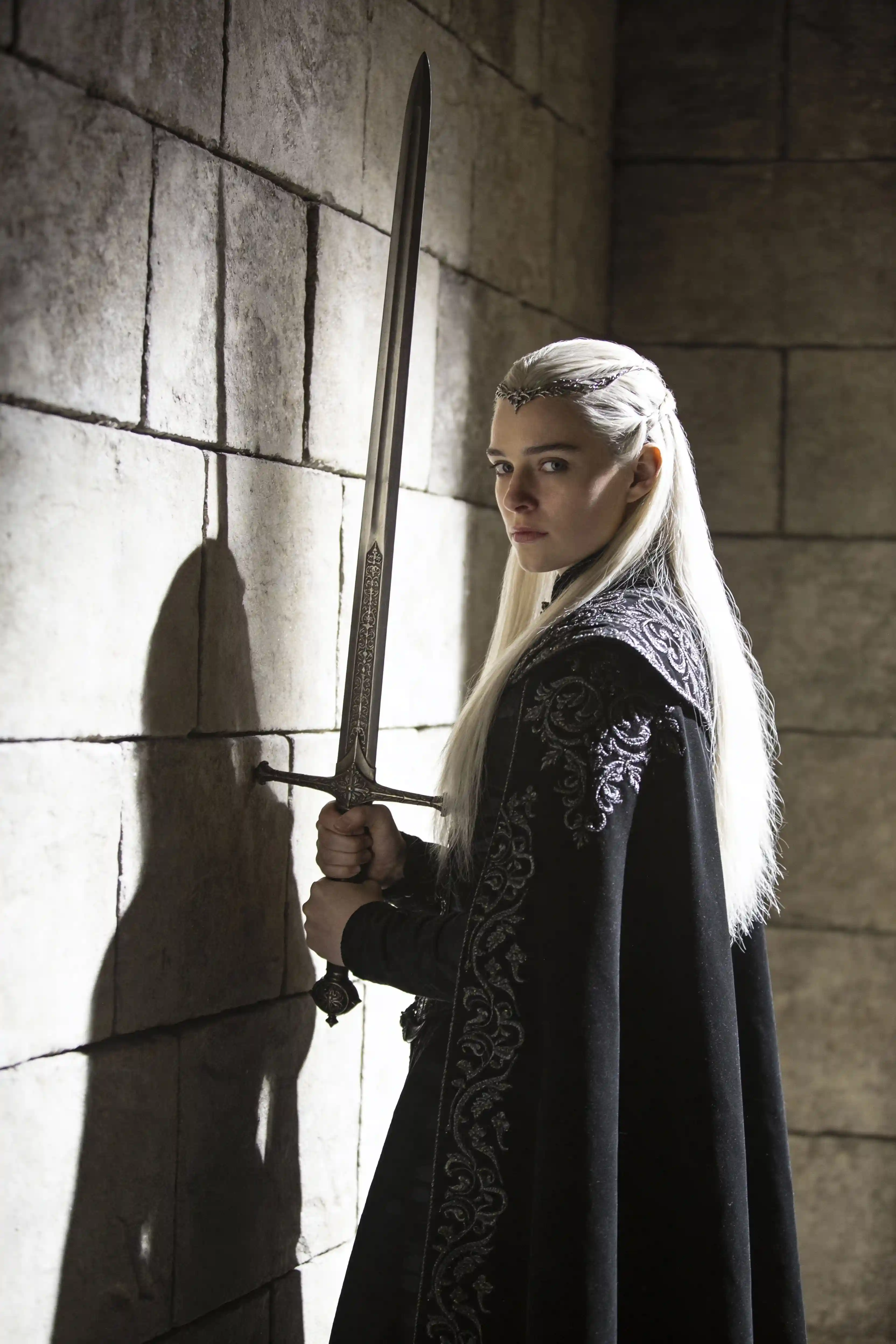 Personnage Guerrier Dark Fantasy avec Épée Généré par Grok Imagine