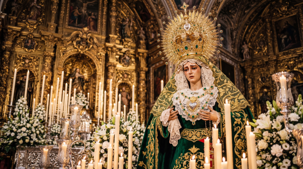Foto de virgen en opulencia barroca