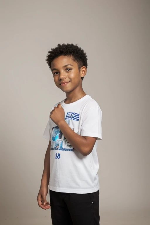 two children, meninos negros, dez anos, vestindo camiseta branca, imagem de meio corpo, background branco, sorridentes, dentes perfeitos, camera lente 18mm