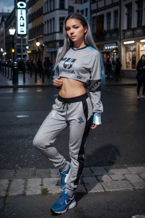 mujer joven con cabello largo gris plateado y ojos azul oscuro, chica perfecta, 8K, foto de pie en Alemania, hard camera flash, usando ropa deportiva 