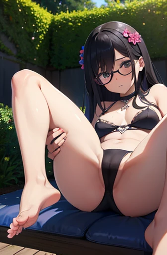 Primer plano de las plantas de los pies., imagen extremadamente clara, Photography, ricos detalles, beautiful girl soles, pelo negro, lentes, lugar publico, sujetador abierto, Bragas negras, nsfw, +18, mujer de anime