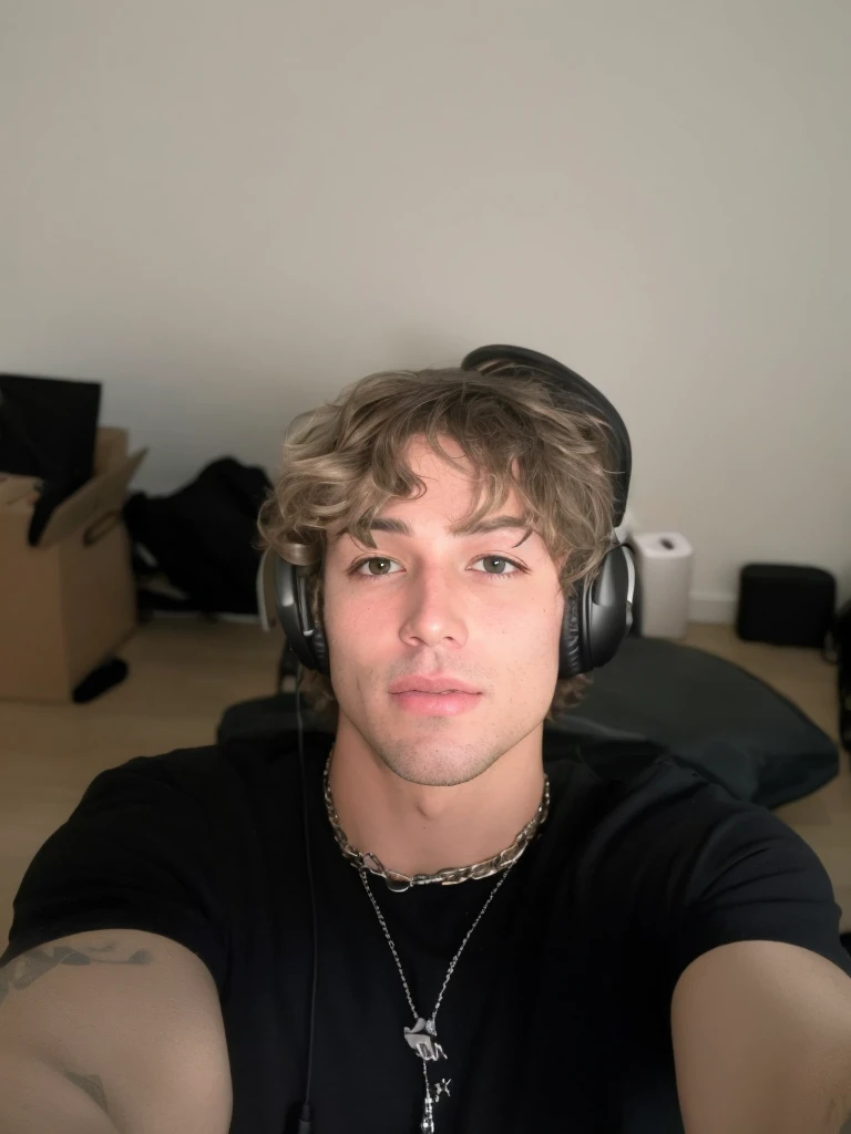 Arafed man with headphones and a necklace taking a selfie, xqc, contraction serpentine / jugador ludwig, tiro en la cabeza de medio cuerpo, he has short brown hair, imagen de muy muy baja calidad, 8k selfie photography, contraction serpentine, looking defi...