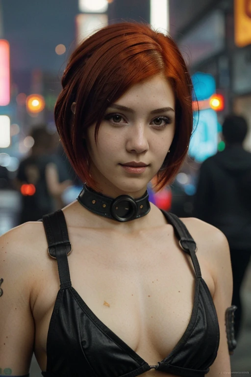 Una joven pelirroja sexy con pelo corto, cyberpunk
