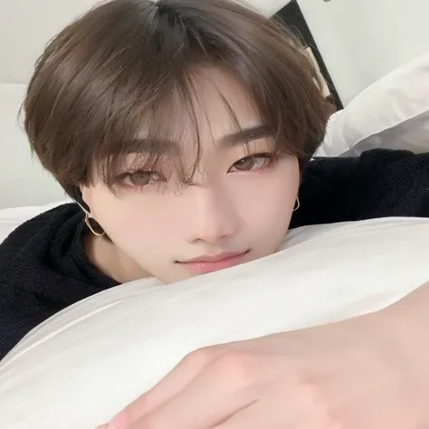 hay un hombre acostado en la cama con una almohada y un anillo en el dedo, pintar ulzzang, pale korean adorable face, Yang Jungwon from Enhypen