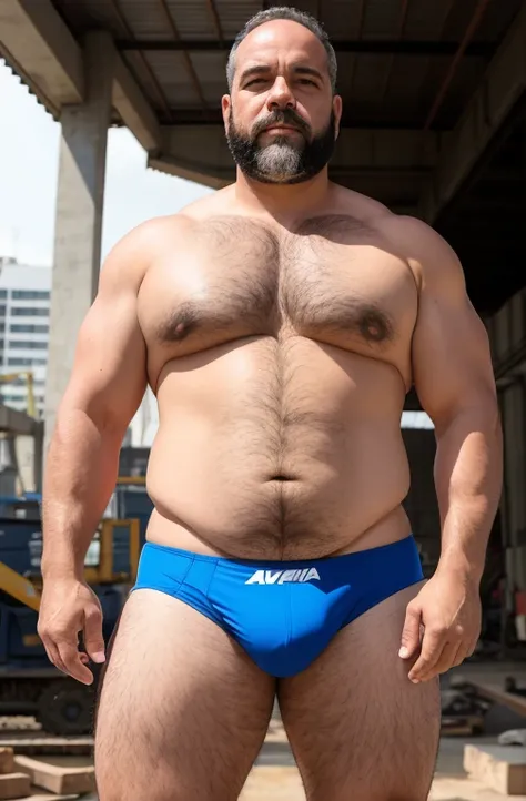 Homem barbudo gordo e sexy de 50 anos,cheio de suor,corpo todo,barriga grande, barba branca, fios brancos,((Vestindo uma camisa branca e usando apenas Speedo vermelho. capacete de engenheiro)),rosto atordoado,Abra as pernas,in the background a building und...