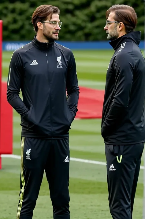 Juan Alvaro Garcia🇲🇽 a Liverpool soccer player , he talking with Jürgen klopp 