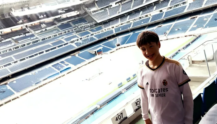 arafed young man parado en un estadio with a soccer ball, capturado en iphone, parado en un estadio, 🌻🎹🎼, diego fernandez, tomado en iphone 14 pro, tomada en iphone 1 3 pro, in Spain, foto de perfil, detallado!, looking towards the camera, !!hermoso!!, par...