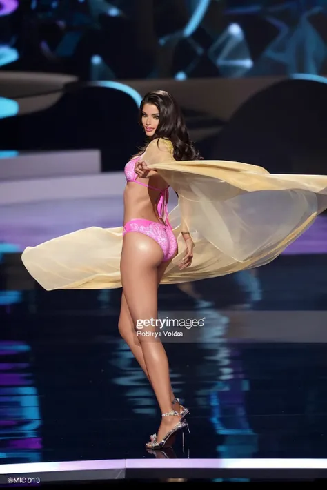 miss colombia 2013 swimsuit model candia de oro walks the runway during the miss universe pageant at the mgm city casino on november 26, 2013 in las, victorias secret model, brazilian supermodel, Desfile de Victoria Secret, Adriana Lima, bikini model, en l...