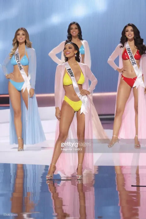 miss usa contestants walk the runway during the Miss Universo pageant at the mgm casino on november 26, 2013 in las, Miss Universo, rendering of beauty pageant, wears a bathing suit, fotos oficiales, bikini model, Atuendo: bikini, usa-sep 20, vestida con b...