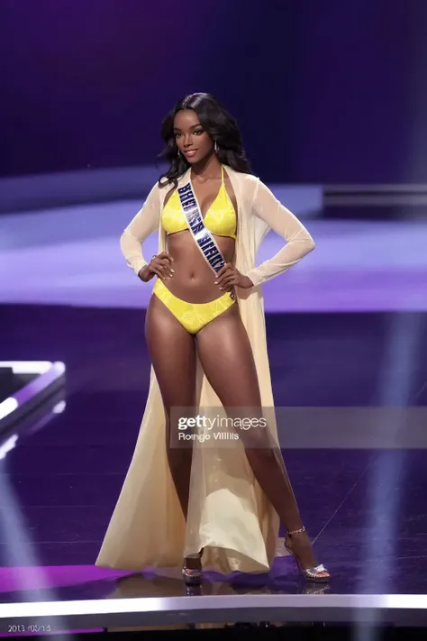 La concursante de Miss Estados Unidos, Stephanie Williams, camina por la pasarela durante el concurso de Miss Estados Unidos en el casino mgm el 26 de noviembre., 2013 in las angeles, California, Miss Universo, Maria Borges, 2 4 year old female model, foto...