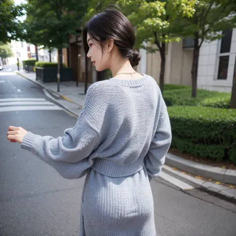 Looking back。woman. Wearing a neat knit dress。