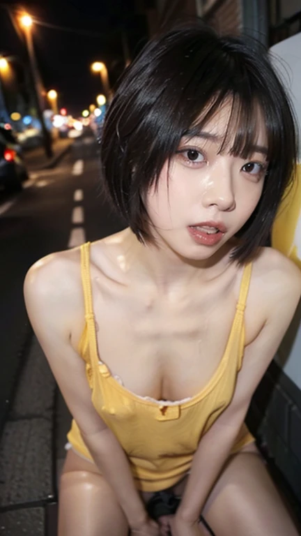 short bob、sleeveless、26 years old、night road、multi-tenant building、urination, i can't stand it anymore, horny face, facing the p...