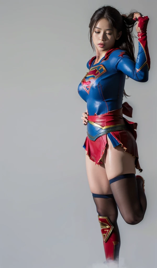 (((Highest quality、8K、masterpiece:1.3))、Supergirl、胸にSupergirlのロゴ、Eyes closed、Sharp focus:1.2、Beautiful woman with perfect figure:1.4、Thin abdominal muscles:1.2、((Layered Cut、Huge boobs:1.2))、Wet body:1.5、非常に詳細な顔と肌の質感Supergirl、Bloodstained、Clothes are shred...