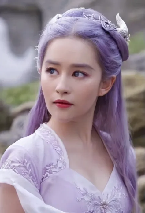 Queen of the White Dragon, mulher madura jovem, "Galadriel, EMÍLIACLARKE", elegant lilac Ruby dress, mama grande, Curvy, dragon ling vawy hair, Cabelos Super Longos, soft facial features, White dragon horns on his head, mulher majestosa, silver decoration ...