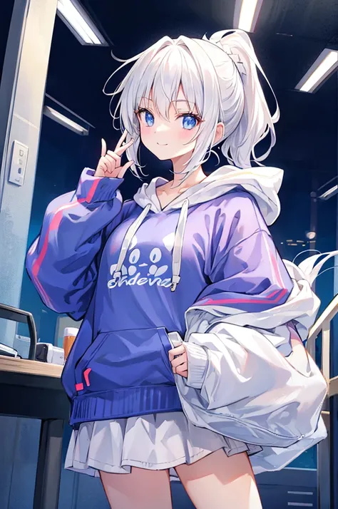 White Hair、A single ponytail next to the face、cute、smile、A slacker hoodie