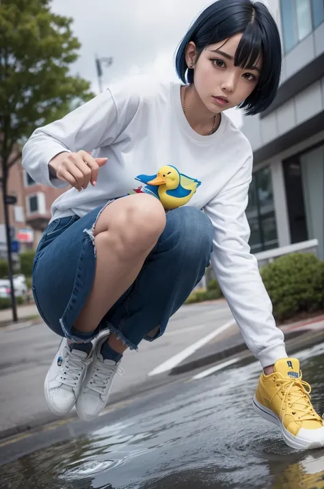 A Free Fire style female character with straight, short hair with a blue streak in her bangs and a yellow and blue sweatshirt style blouse with a duck jumping in a puddle of water on the front 