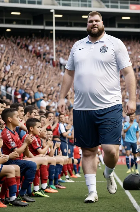 Image of a tall fat man leaving a soccer field applauded by the public