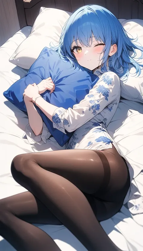 (masterpiece, best quality, high quality, high resolution, Extremely detailed),1 Girl,A girl lying on the bed，girl holding pillow，Enjoy，Big ，Solitary,beautiful eyes,Blue hair,Golden Eyes,,Happy,Close one eye,Solitary,thighband pantyhose