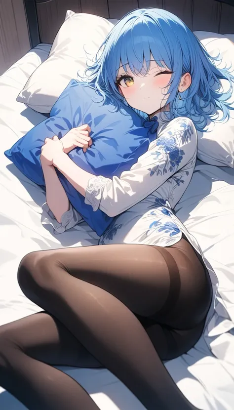 (masterpiece, best quality, high quality, high resolution, Extremely detailed),1 Girl,A girl lying on the bed，girl holding pillow，Enjoy，Big ，Solitary,beautiful eyes,Blue hair,Golden Eyes,,Happy,Close one eye,Solitary,thighband pantyhose