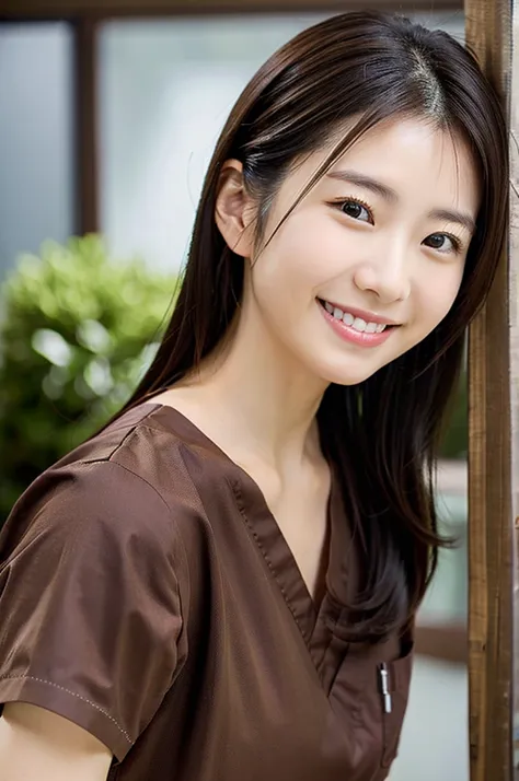 Dental hygienist wearing reddish brown medical scrubs Japanese woman in her early 20s with black hair　Upper body close-up　smile　Shooting outside　Harmony々　No accessories included