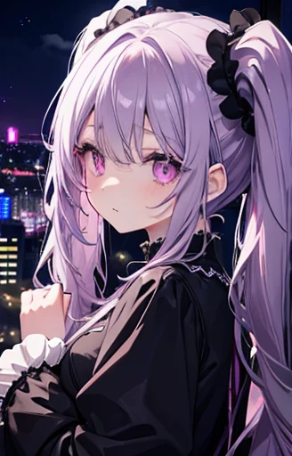 One Woman、Gray Hair、Twin tails、Pink eyes、Droopy eyes、Black and purple gothic lolita fashion、A city lined with buildings、Neon Light、night、Backlight、anime、Very detailed。