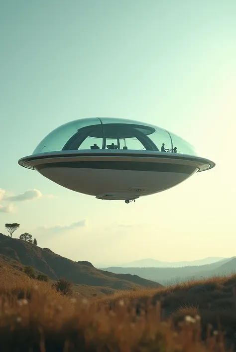 UFO,Spaceship、Oval、Sightseeing vehicles、All-round glass、Afternoon