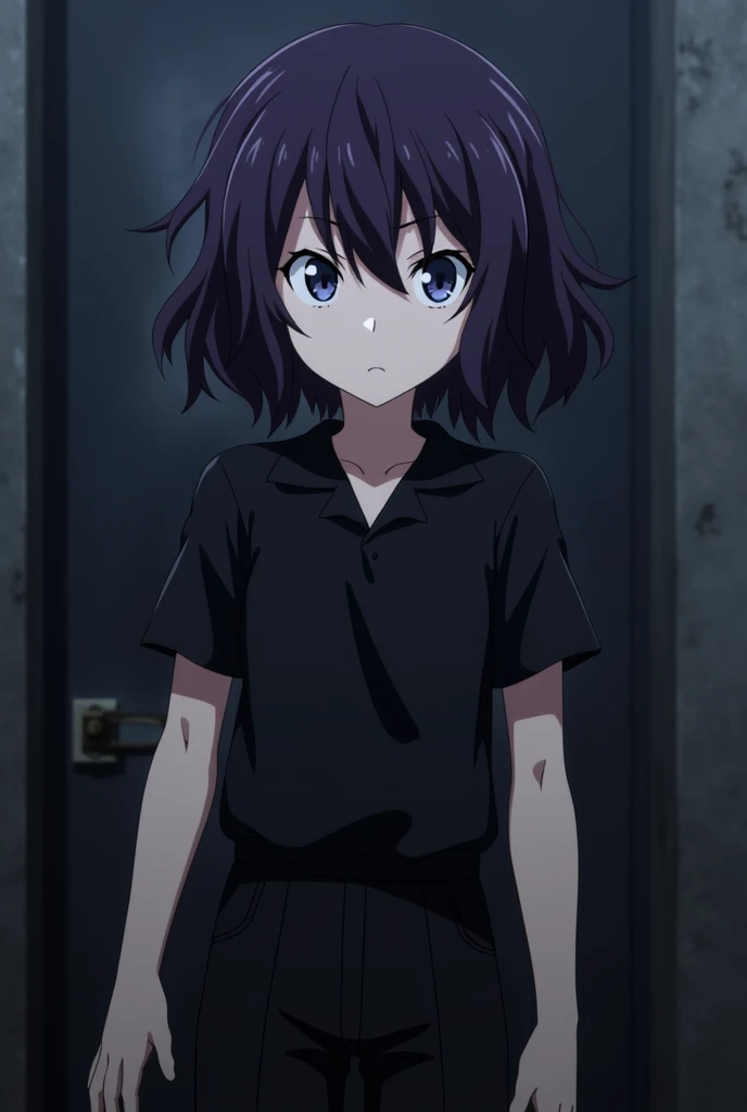 Screenshot of Kaiju no 8.
Dark purple hair girl, wavy and short with a fringe down to the eyes, He has blue eyes with purple and has a serious expression, He is wearing black pants and a black short-sleeved collared shirt.. 