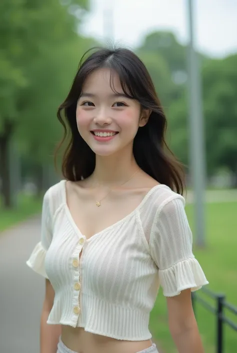 Young fair-skinned Japanese woman。Walking in the park wearing a short-sleeved summer knit made of cool fabric。Sexy chest。The sky is cloudy。Selfie-style images。