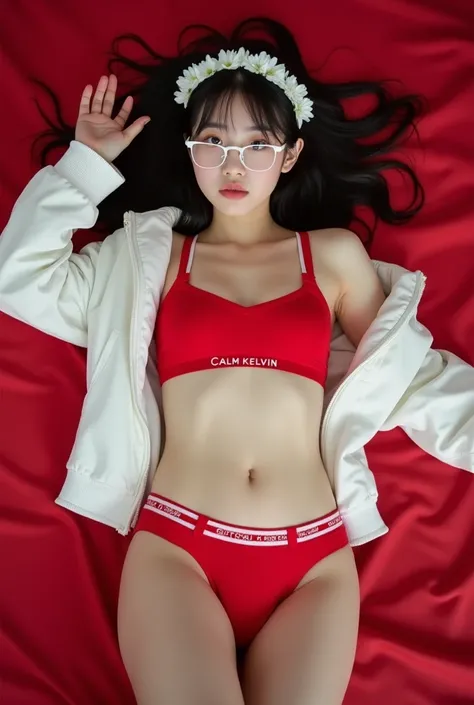 Foto nyata seorang gadis berusia 14 tAhun Jepang berkulit putih dan cantik terbaring telentang di atas ranjang merAh , Her entire body faces the camera, kedua lengannya lurus keatas dan kedua kakinya lurus ke bawAh,mengenakan bra olAhraga pendek Calm Kelvi...