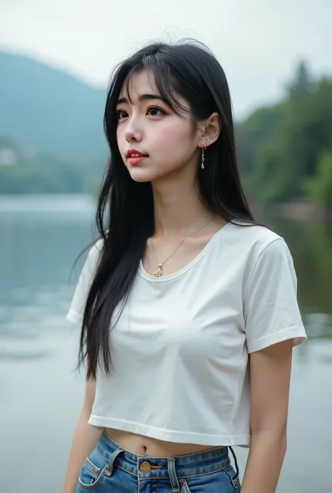 (8k、RAW Photos、Highest quality、masterpiece:1.2)、(Genuine、Realistic:1.6), In the background, calm waters and distant mountains々I can see。 She has long straight black hair and slightly thin eyebrows.、Wearing a white cropped T-shirt and high-waisted blue jean...