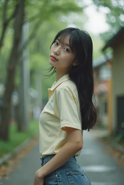 kyou、Cute Japanese Idol、Doesn&#39;t look like Korean、There are no Korean characteristics、photograph、Actual item、Casual clothing、Cinematic Light,Lomography 、Film Camera、polo shirt、Arching the back、standing、