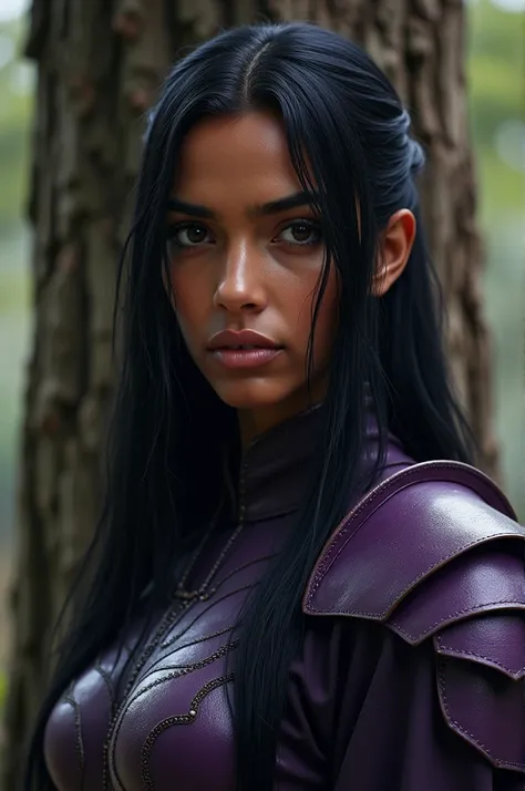 beautiful black haired woman, wet, long and straight to the back, dark-skinned face, of Indian women&#39;s traits, big brown eyes , dressed in dark purple armor, serious looking, He has thick black eyebrows. Behind her is a huge, wide tree..