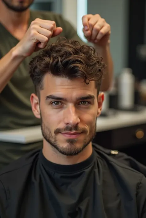 Haircut with semi-short men&#39;s hair to let it grow for semi-curly hair