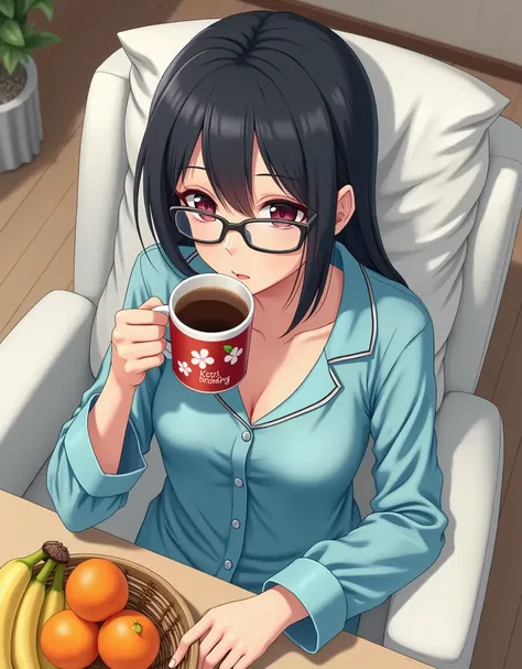 Point de vue de caméra de sécurité . Kittana Yandere : en Pijama Satin Bleu Ciel avec ces grands Lunettes assis sur une chaise en Pillow Blanc Coton qui bois son Café dans une tasse à Fleur Rouge devant une Table en Bois Beige Clair Leger, un plateau a Fru...