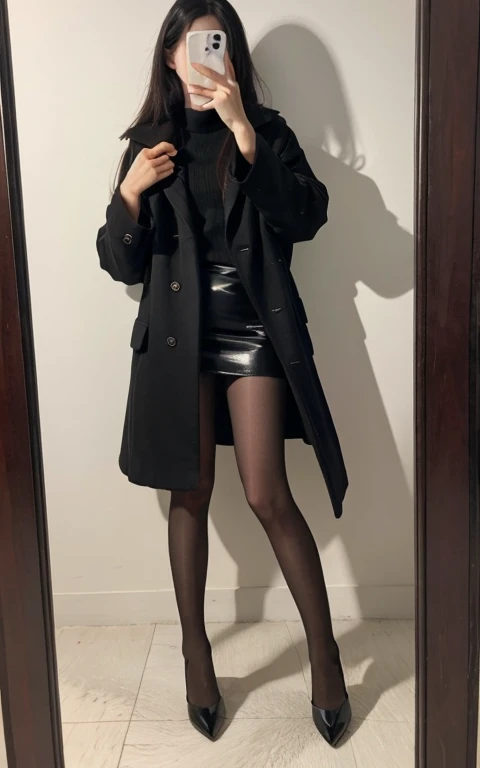 Red Lip Big Wave，Royal Sister Fan，tight bottom skirt，Wearing a long black coat， black pantyhose，High heels