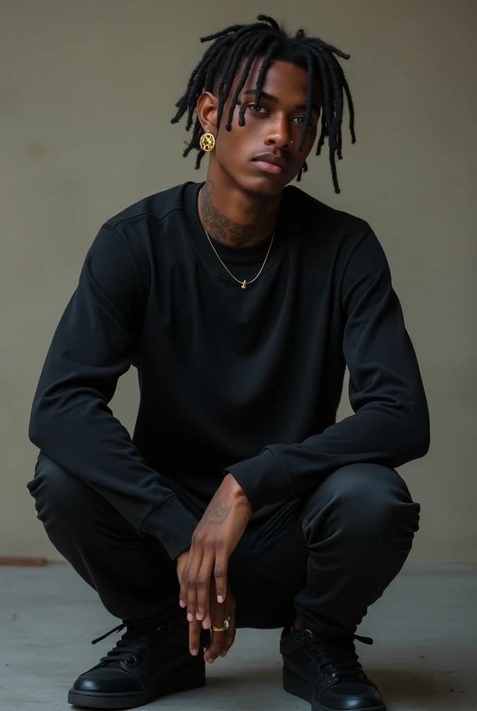 A dark-skinned 19-year-old with blue eyes with short dreadlocks and sides on 0 with a gold diamond earring on the right side as well as a golden ring as an eyebrow piercing he wears a Compressiam shirt in black with black baggy jeans and black Shox and he ...