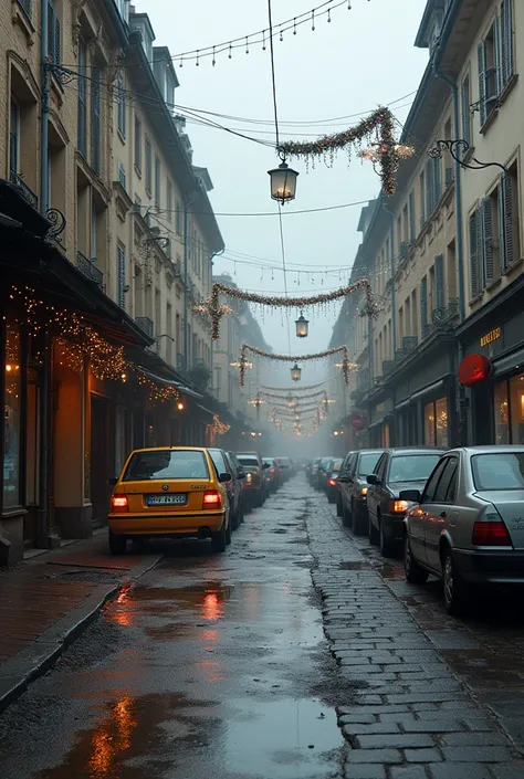 Une rue européenne en ruine avec des guirlandes de Noël éteintes, des voitures mal garées et qui polluent et des boutiques fermées par rideau de fer 