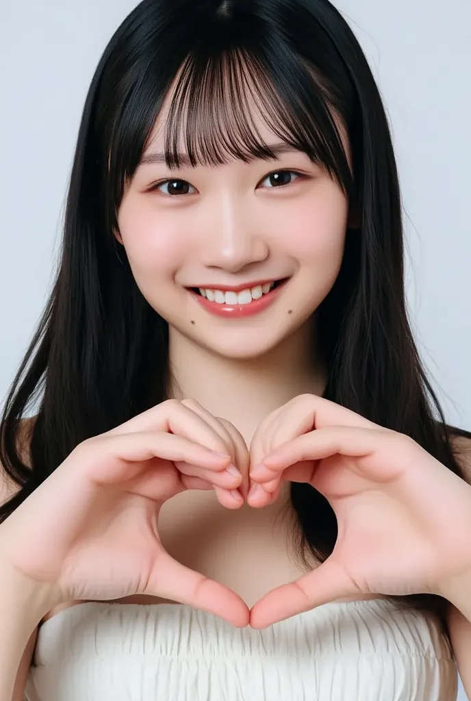 Only one smiling woman poses wearing a camisole, making a firm big heart shape with both hands, and holding it in front of her chest, View above collarbone、The background is a monotone 、
