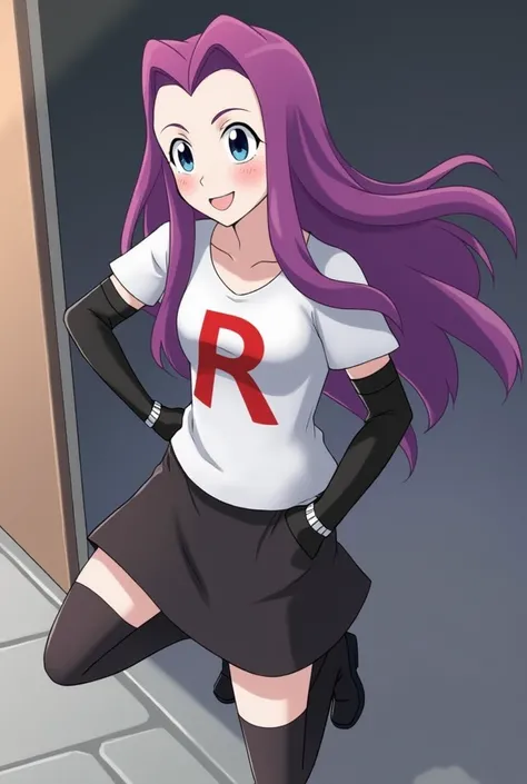 Une famme une tenue 
Haut : Une courte chemise blanche avec un grand R rouge sur la poitrine, symbole de la Team Rocket.
Jupe : Une jupe noire courte.
Gants : Longs gants noirs qui atteignent généralement les coudes.
Bottes : Hautes bottes noires.
Coiffure...