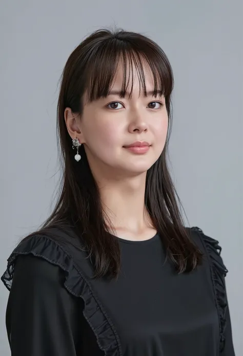 young Japanese woman、 Tabe Mikako、black hair、 ear piercing、 big smile when looking back、 beautiful alignment of teeth、 black down jacket、Gray background