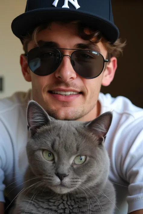 I took a selfie, I am a 19-year-old man with short wavy hair, a Yankees hat and sunglasses, together with my gray cat British Shorthair..