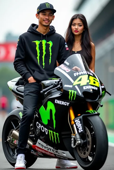 Motor balap Motogp livery Monster energy ( 2024 )pria Indonesia umur 25tahun pakai topi basket dan. mengunakan jaket Hoodie wanita cantik pakai baju santai celana jeans hitam sepatu putih ( aura kasih)warna hitam logo monster energy celana jeans hitam sepa...